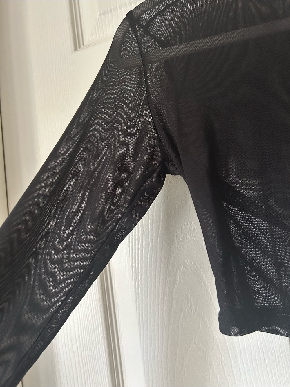 Black Long-Sleeve Sheer Crop Top - Women - Picture 3 of 9